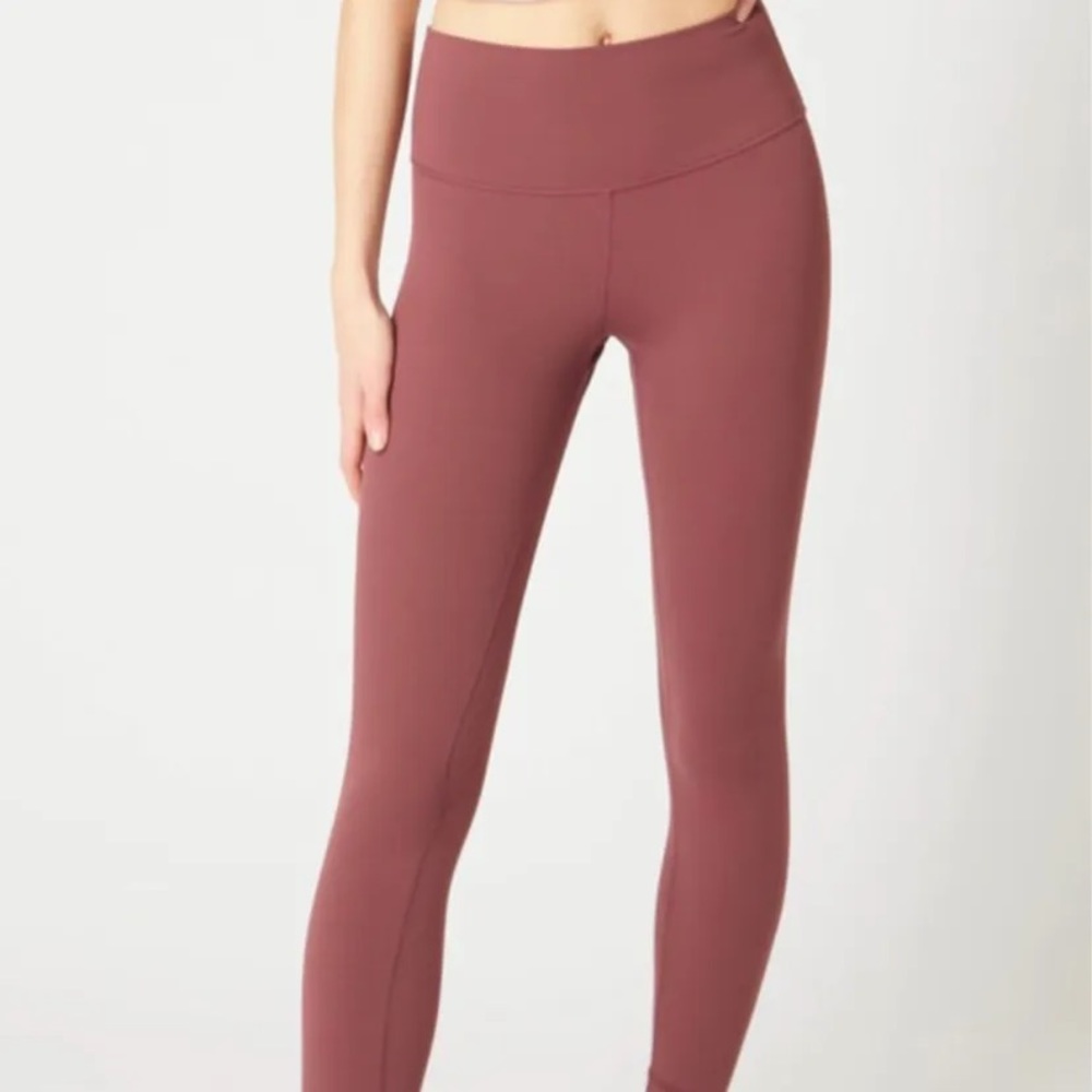 Active Leggings in Maroon Reef